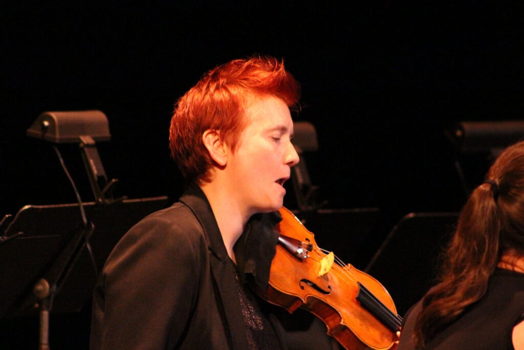 2019-Howell-Theatre-Aisslinn-Nosky-Smiling