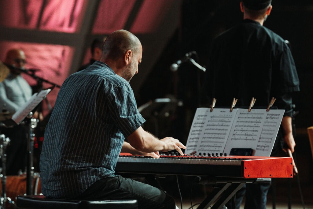 2024-Gene-Leahy-Mall-Authentic-Light-Orchestra-keyboard