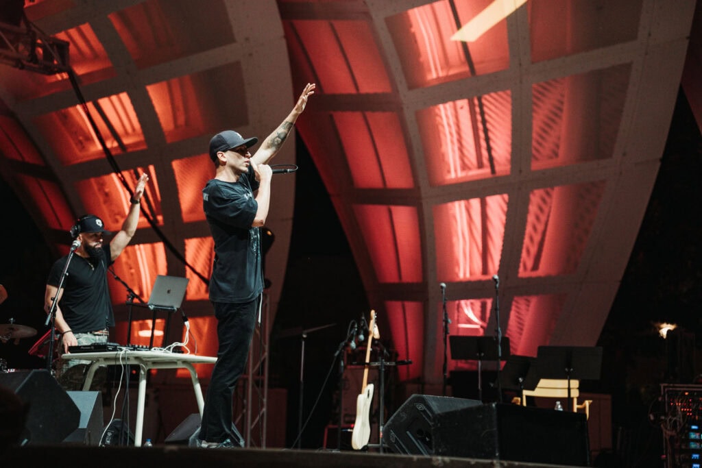 2024-Gene-Leahy-Mall-Dream-Warriors-Mic-Jordan-Hand-up